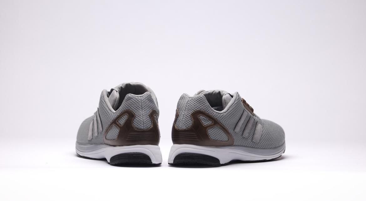 とは。 adidas Originals ZX Flux Tech 